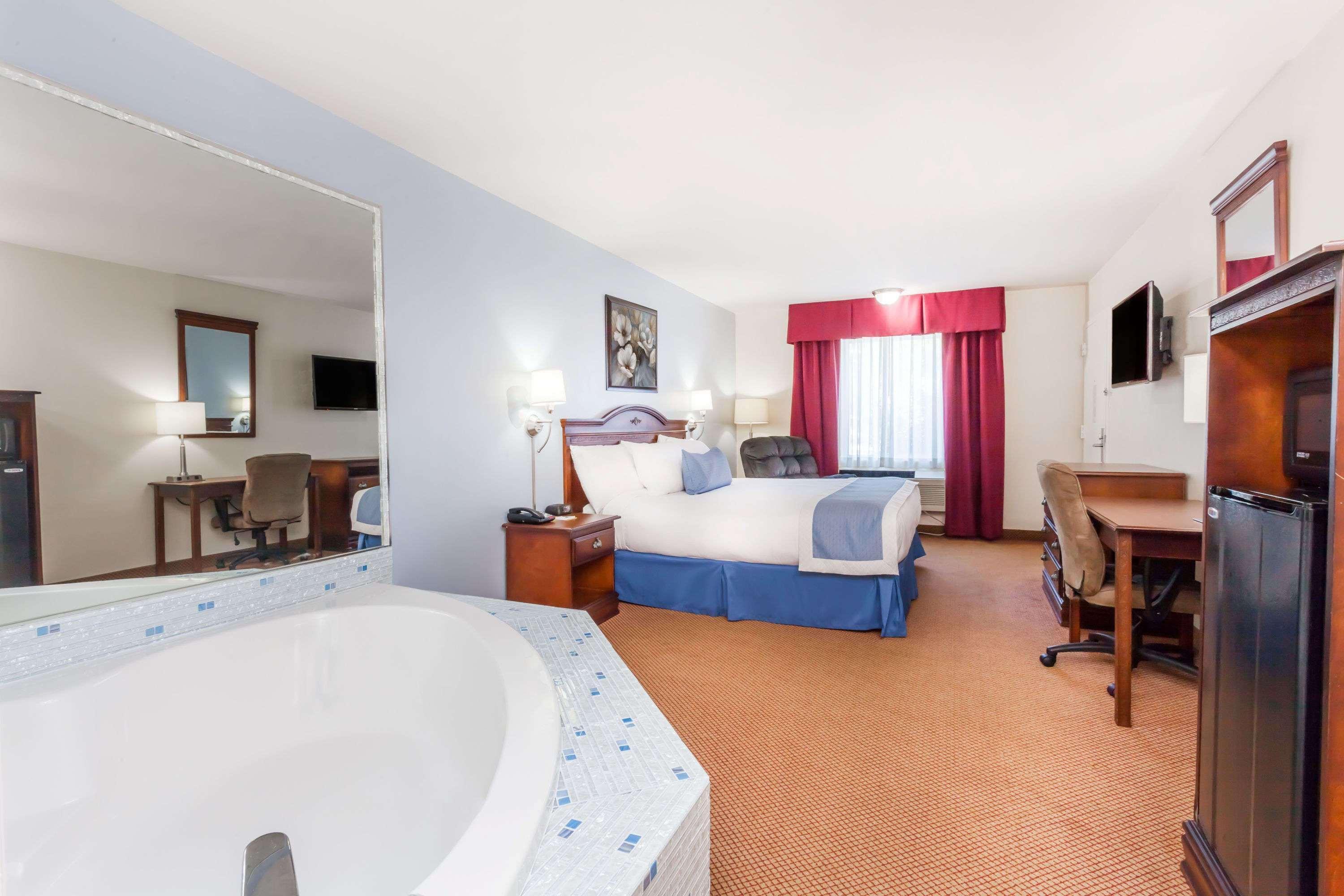 Days Inn By Wyndham Hampton Eksteriør billede
